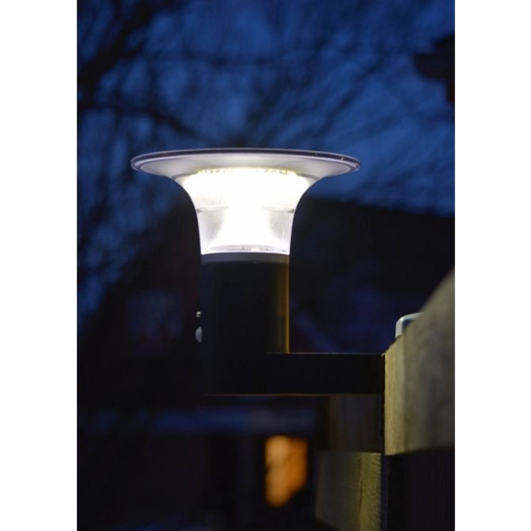 Helios PRO solcelledrevet vegglampe med sensor