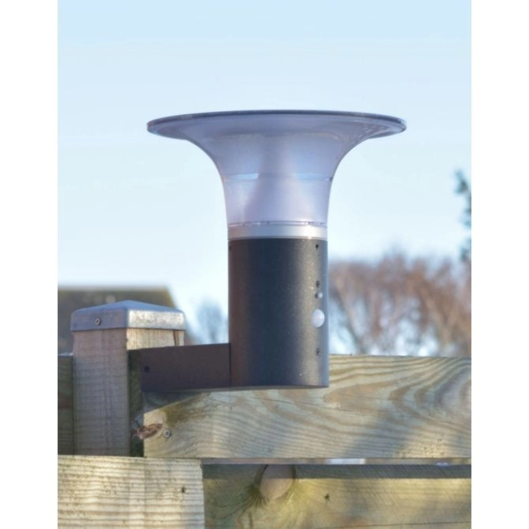 Helios PRO solcelledrevet vegglampe med sensor